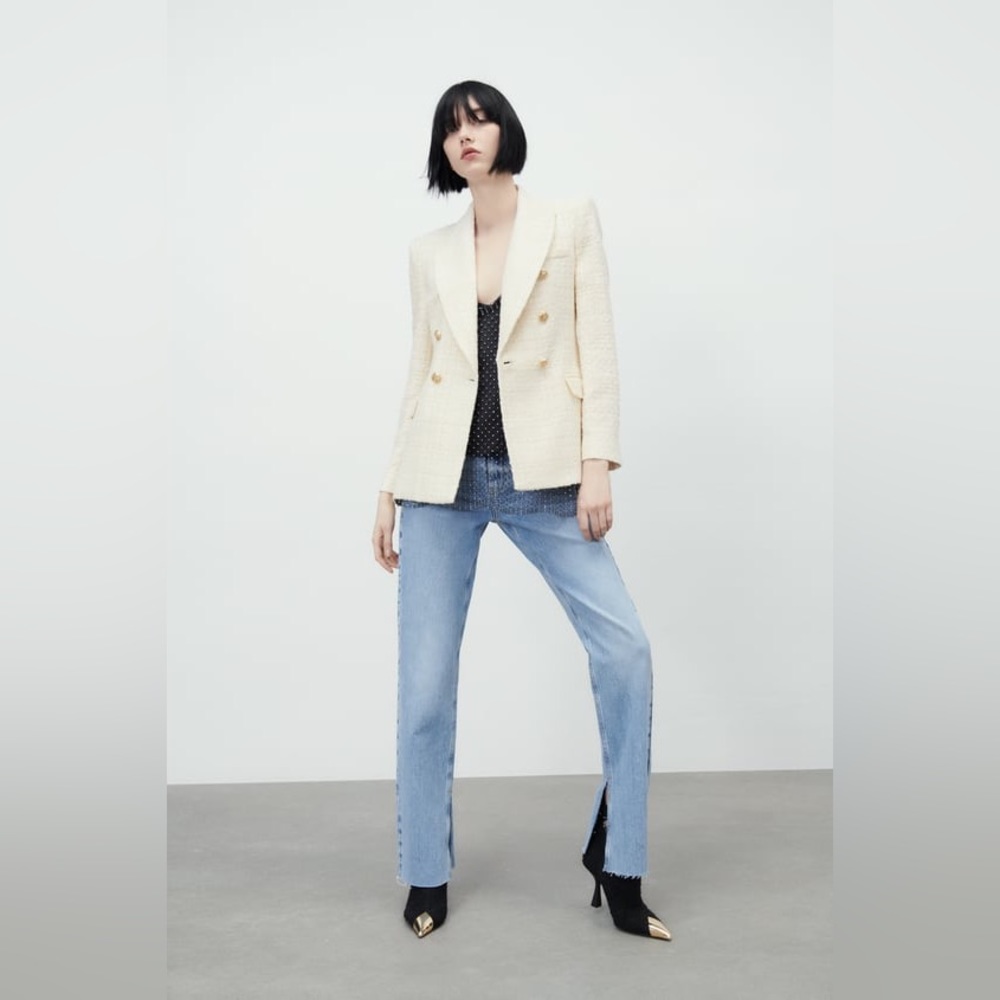 Zara TEXTURED DOUBLE BREASTED BLAZER
Ecru size small NWT